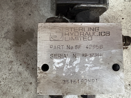Distribuitor hidraulic Sterling Hydraulics Limited 8F 4295B - 1 secție - Sterling 3516192M91 Fiat-Hitachi [1]
