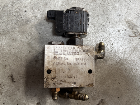 Distribuitor hidraulic Sterling Hydraulics Limited 8F 4295B - 1 secție - Sterling 3516192M91 Fiat-Hitachi [2]