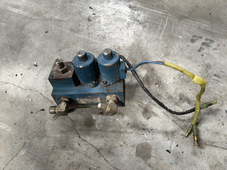 Piese Utilaje - Distribuitor hidraulic Uchida Hydraulics VU-191/02EW - 2 secții