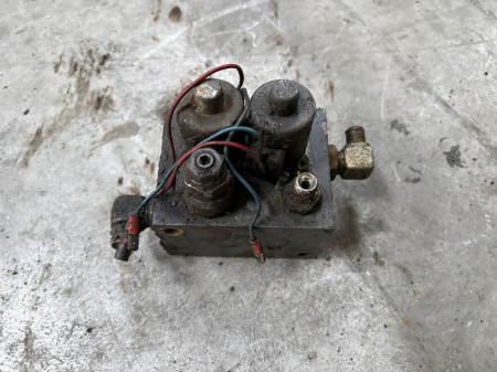 Piese Utilaje - Distribuitor hidraulic Uchida Oil Hydraulics VU-230 / KHJ0827