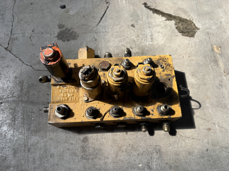 Piese Utilaje - Distribuitor hidraulic Uenedo 9950 HEO8