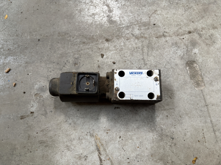 Distribuitoare hidraulice - Distribuitor hidraulic Vickers DG3VP-3-103A-VM-UH-10 - 1 secții