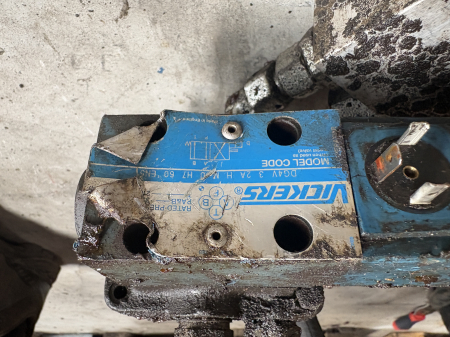 Piese Utilaje - Distribuitor hidraulic Vickers DG4V 3 2A H M U H7 60 ENS5 - 1 secție