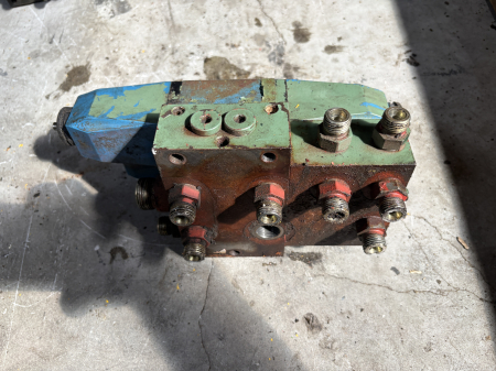 Distribuitor hidraulic Vickers DG4V-3-6C - 2 secțiuni [1]