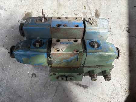 Piese Utilaje - Distribuitor hidraulic Vickers DG4V-3-6C - 2 secțiuni