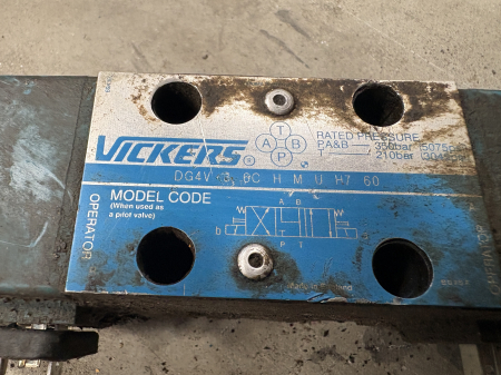 Distribuitor hidraulic Vickers DG4V-3-6C-HMUH7-60 - 1 secție [1]