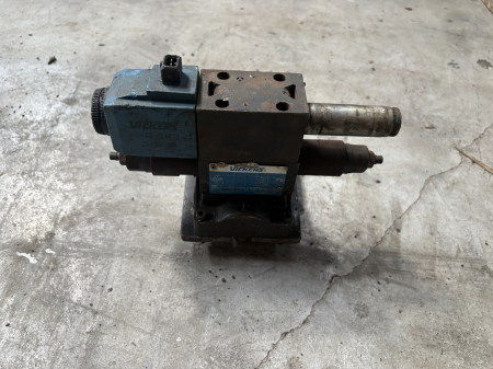 Piese Utilaje - Distribuitor hidraulic Vickers DGMC2-3-AB-GW-BA-GW-41-EN75
