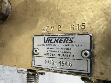 Distribuitor hidraulic Vickers MCD-4546 - 3 secțiuni [1]