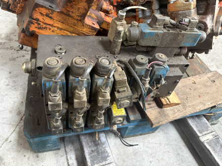 Piese Utilaje - Distribuitor hidraulic Vickers Z2915CVBW92029