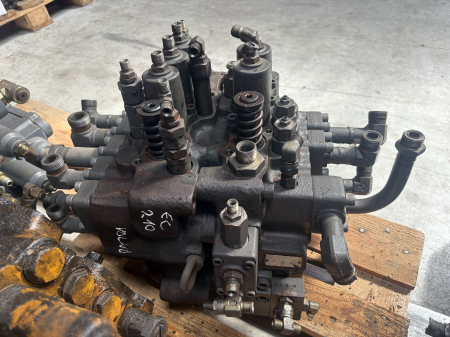 Distribuitoare hidraulice - Distribuitor hidraulic Volvo 14512144 (UX28) - Volvo EC210