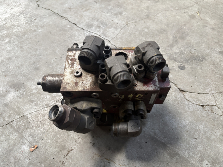 Piese Utilaje - Distribuitor hidraulic Wessel Hydraulik 157 924 603 9