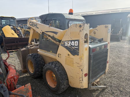 Mini-încărcătoare (Skid Steer) - Gehl 5240 cu motor Deutz TD 2009 L 04 - Dezmembrări