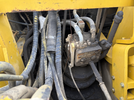 Komatsu PC240 cu motor Komatsu SAA6D107E-1 - Dezmembrări [2]