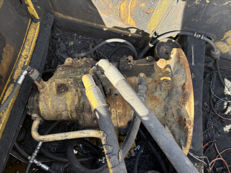 Komatsu PC240 NLC cu motor Komatsu SAA6D107E-1 - Dezmembrări [4]