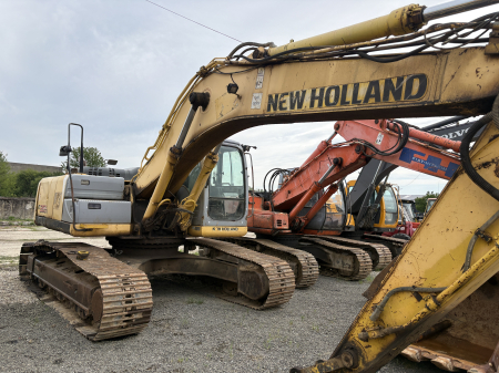 Excavatoare - New Holland E265B cu motor FPT NEF6 - Dezmembrări