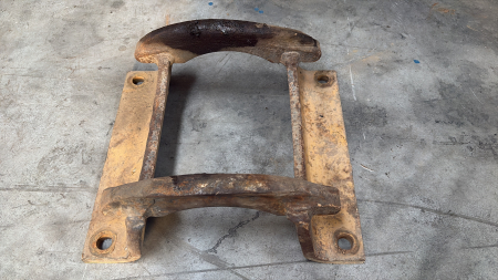 Piese Utilaje - Papuc șenilă L300 - Lățime 300mm - Prindere 305x340mm