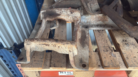 Piese Utilaje - Papuc șenilă - Lungime 350mm - Lățime 300mm - Prindere 360x395mm