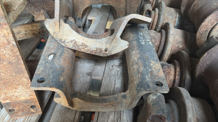 Piese Utilaje - Papuc șenilă - Prindere 130mm - Lățime 300mm