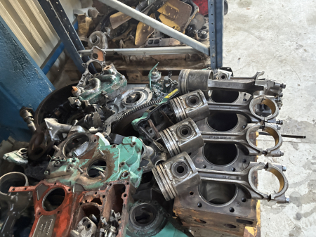 Piese Motor Caterpillar 305 Dezmembrat [1]