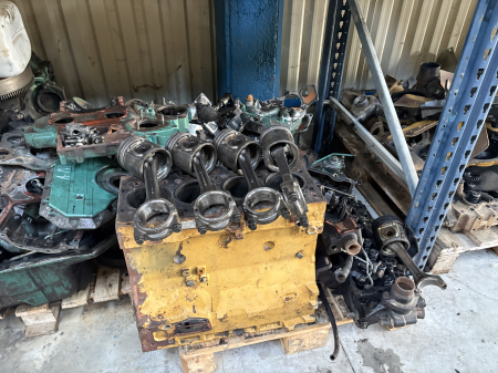 Piese Utilaje - Piese Motor Caterpillar 305 Dezmembrat