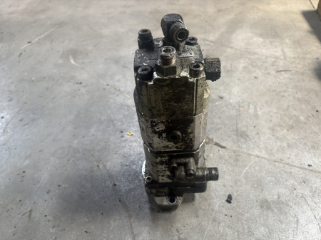 Pompa auxiliara Caterpillar 237-1453 - Caterpillar 3054 [2]