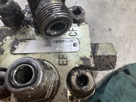 Pompa auxiliara Caterpillar 237-1453 - Caterpillar 3054 [3]