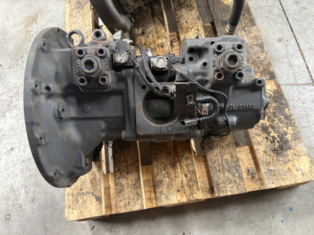 Pompă auxiliară Komatsu DR302201 [1]