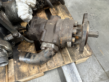 Piese Utilaje - Pompă hidraulică Caterpillar 210-3098