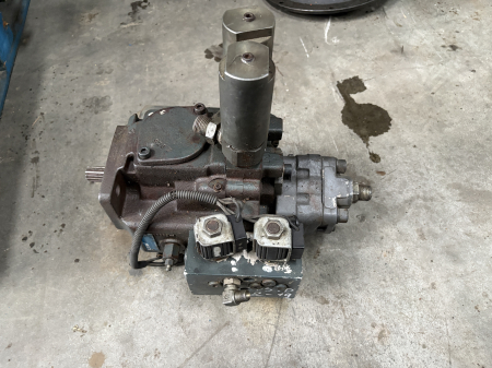 Piese Utilaje - Pompă hidraulică KYB PSVD2-19 - Yanmar VIO50