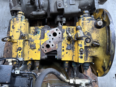 Pompă hidraulică principală Komatsu D7L60177 - Komatsu [1]