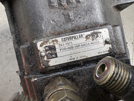 Pompă hidraulică principală Nachi PVD-00B-16P-6AG4-4635A - Caterpillar 3018 [3]