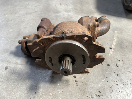 Pompă main hydraulic pump KYB P3 163AY 52-03 [1]