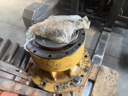 Piese Utilaje - Reductor rotire Caterpillar CA09966551 - Caterpillar 170B
