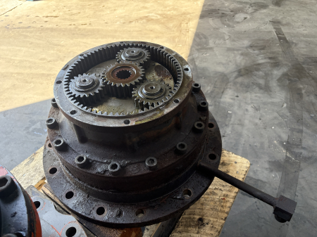 Piese Utilaje - Reductor rotire Volvo 240 - Volvo 240