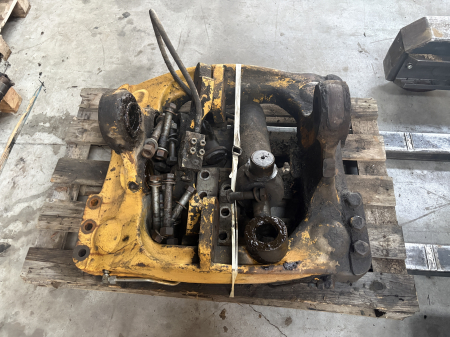 Atașamente - Suport pivotare braț (Kingpost) diametru interior 85mm, 6 găuri prindere - Komatsu D85