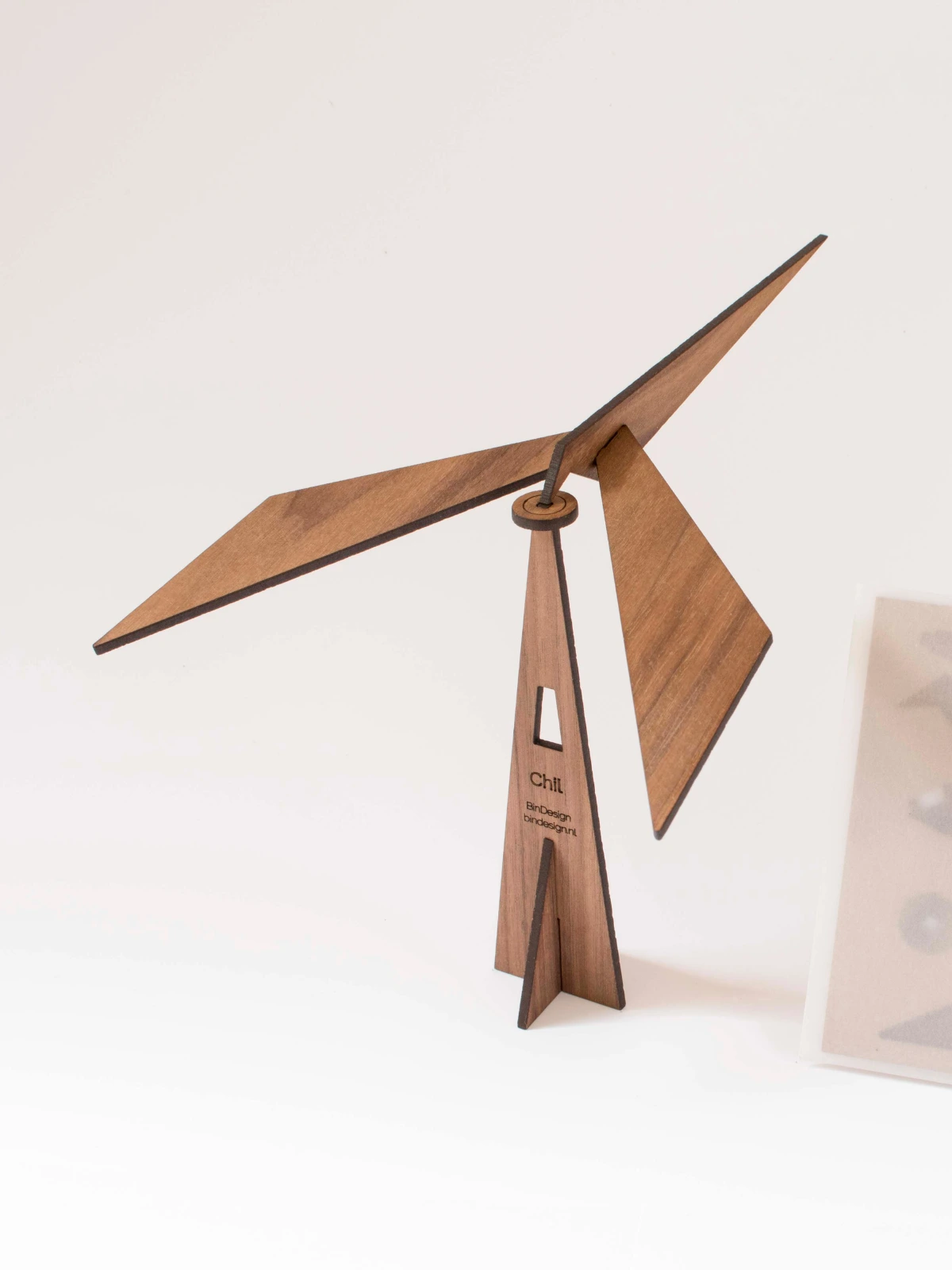 CHIL - sculptura kinetica minimalista din lemn (nuc) pentru birou [3]