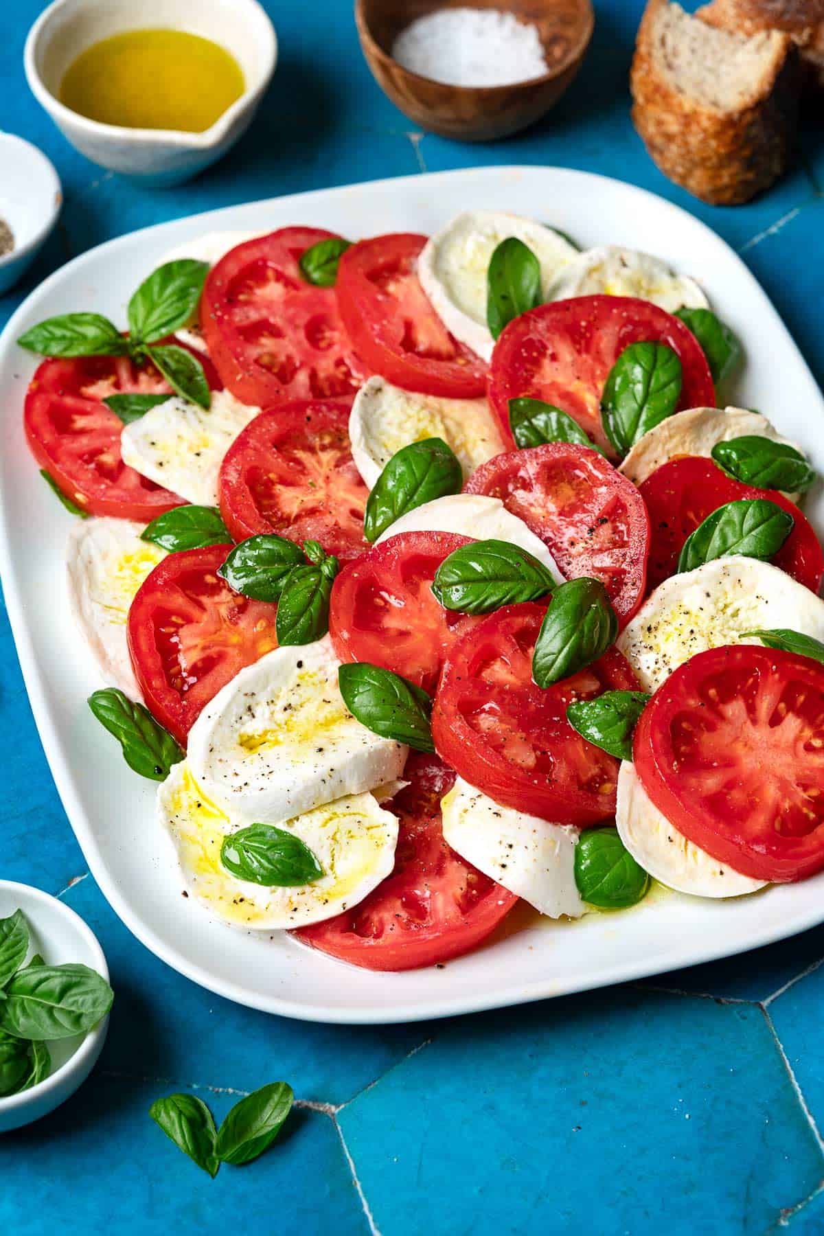 Salată Caprese clasică cu ulei de măsline extravirgin Askra