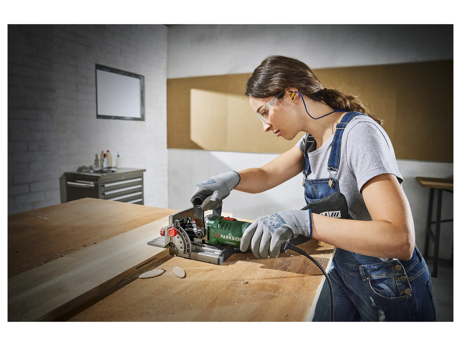 Masina de frezat Parkside PFDF 900 B2 [2]