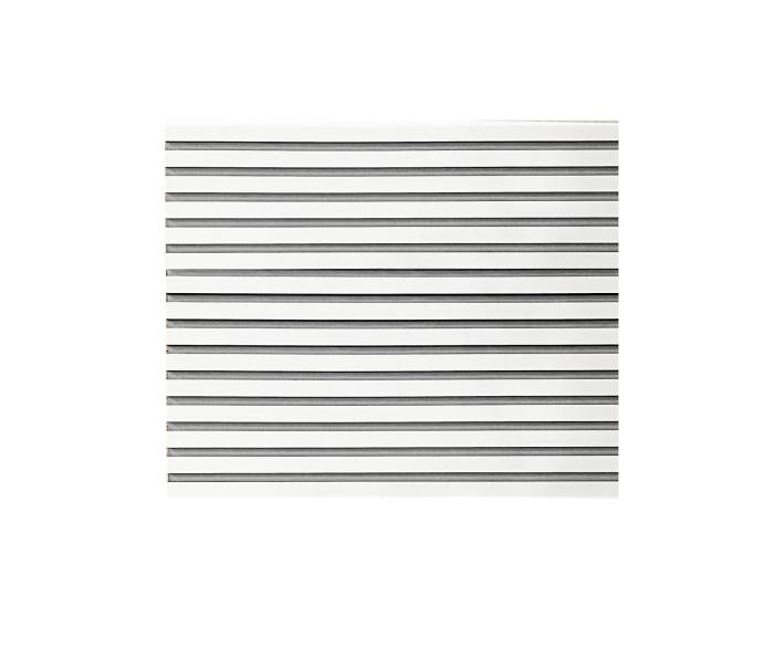 Set de 4 riflaje acustice MDF cu lamele albe pe pâslă gri, montate pe peretele din sufragerie [3]