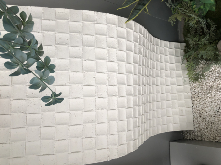 Panou din piatră flexibilă Mosaic ivoriu montat pe spatele blatului de bucătărie, mozaic în relief cu pătrățele [6]