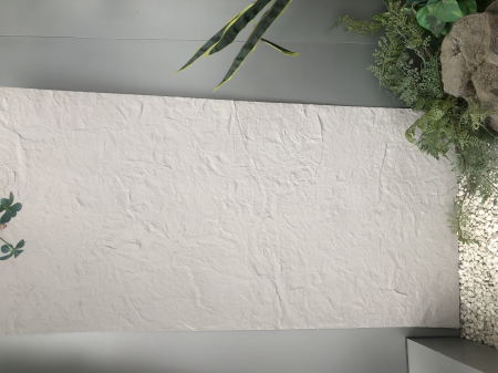 Panou decorativ din piatră flexibilă SplitStone ivoriu, aspect de piatră despicată, pe peretele casei scării [0]