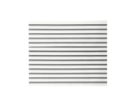 Set de 4 riflaje acustice MDF cu lamele albe pe pâslă gri, montate pe peretele din sufragerie [2]