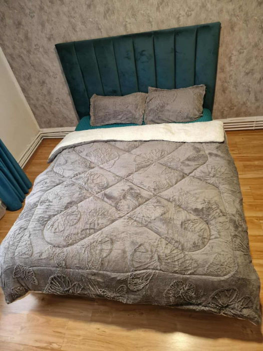 Set 3 Piese Pilota Cocolino Tricotata cu Model de Fluturi in Relief, 200x230 cm, UNI, cu 2 Fete de Perna 62x62 cm, Culoare Gri Inchis [1]