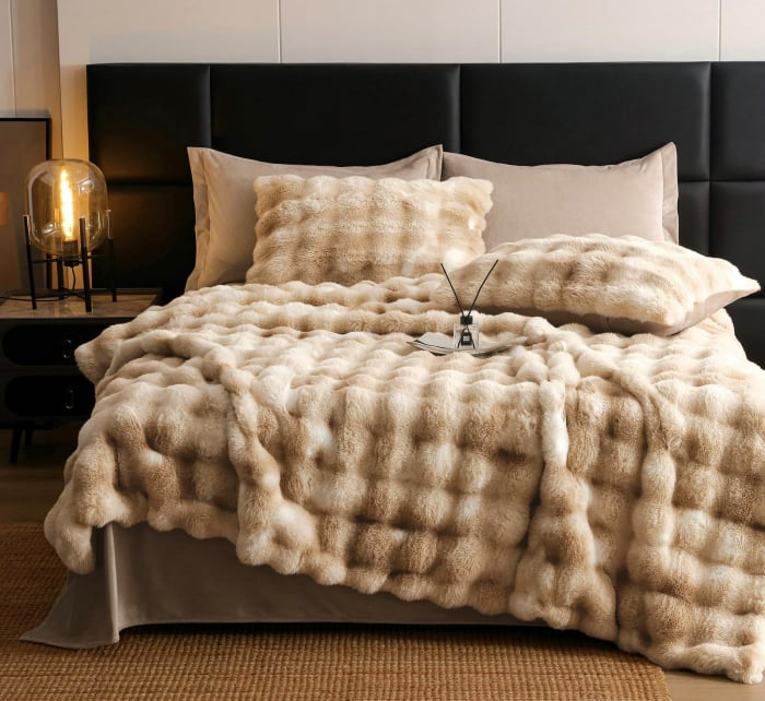 Lenjerie pat dublu, ExtraPufoasa, din Blanita artificiala de Iepure, 6 piese - Bej Multicolor [1]