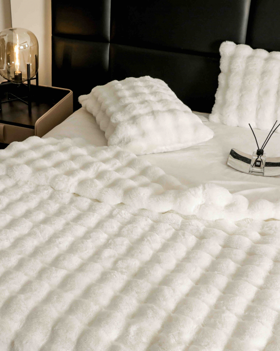 Lenjerie pat dublu, ExtraPufoasa, din Blanita artificiala de Iepure, 6 piese - Crem [2]