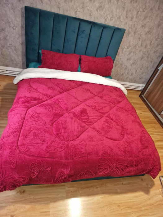 Set 3 Piese Pilota Cocolino Tricotata cu Model de Fluturi in Relief, 200x230 cm, UNI, cu 2 Fete de Perna 62x62 cm, Culoare Rosu Inchis [2]