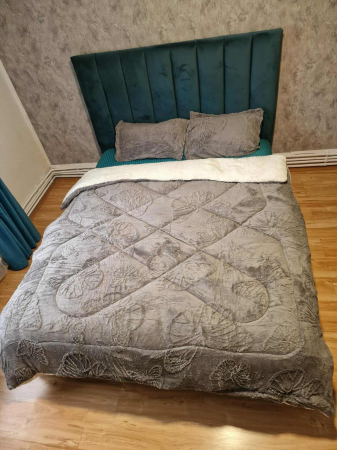 Pilote Cocolino Cu Blanita - Set 3 Piese Pilota Cocolino Tricotata cu Model de Fluturi in Relief, 200x230 cm, UNI, cu 2 Fete de Perna 62x62 cm, Culoare Gri Inchis