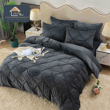 LENJERII DE PAT - Lenjerie pat dublu, CU ELASTIC, Catifea Deluxe, cu pliuri brodate, 4 piese - Gri Inchis