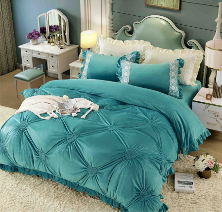 LENJERII DE PAT - Lenjerie pat dublu, CU ELASTIC, Catifea Deluxe, cu pliuri brodate, 4 piese - Turcoaz