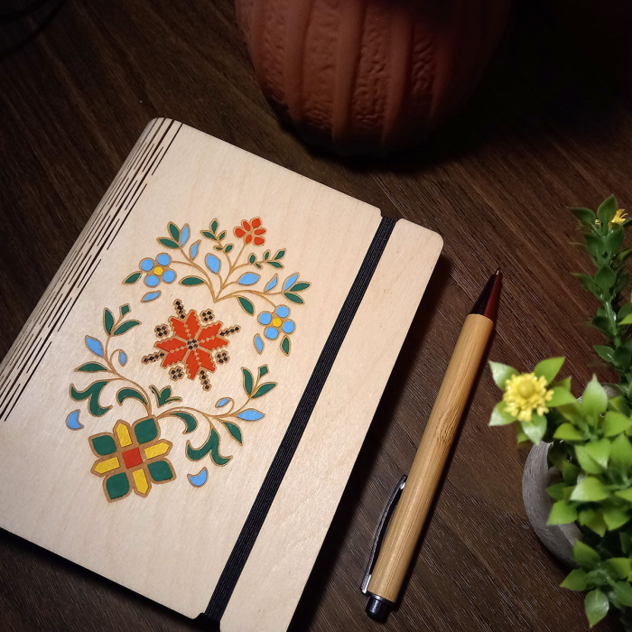 Agendă din lemn A6, motive traditionale, pictate manual - v3 [2]